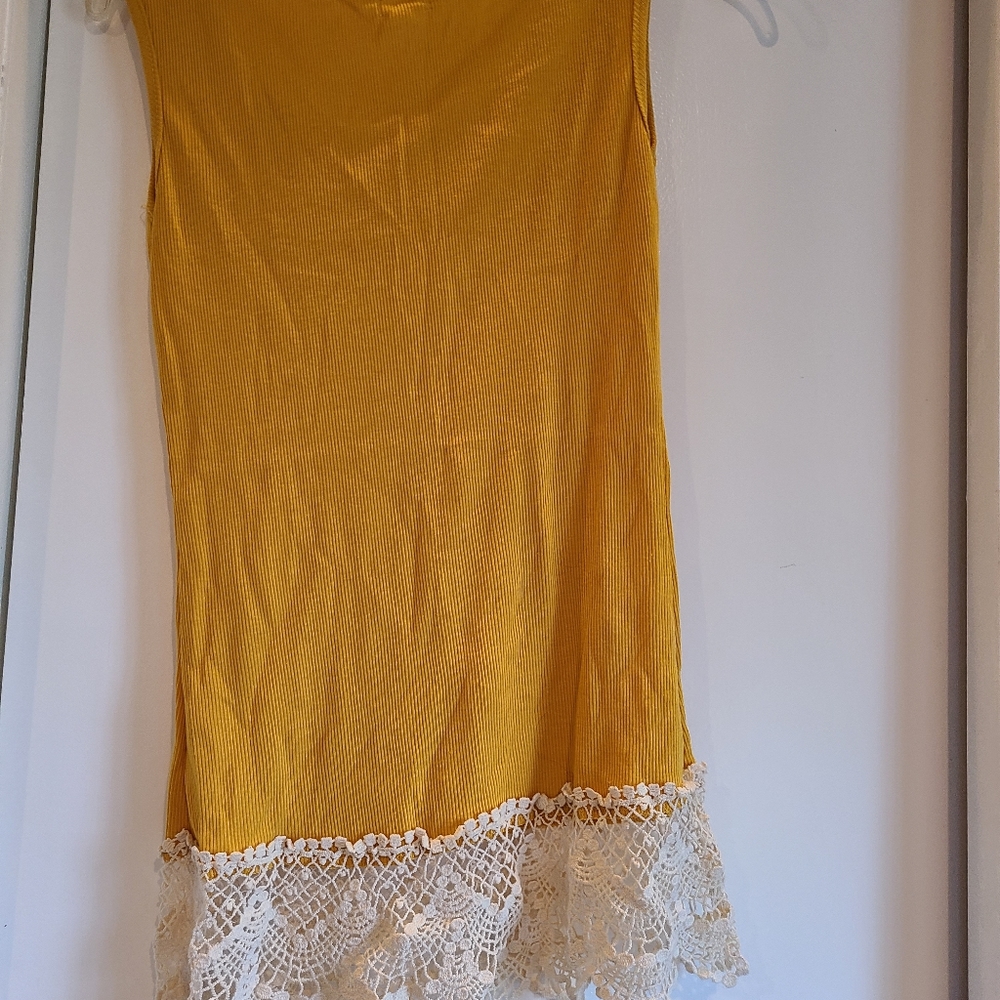 Cotton ribbed T-shirt with lace hem